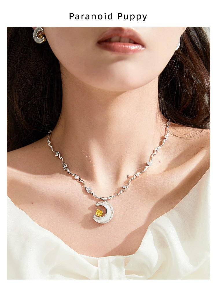 PINCTADA MAXIMA MOON WITH STAR NECKLACE-DAYBREAK